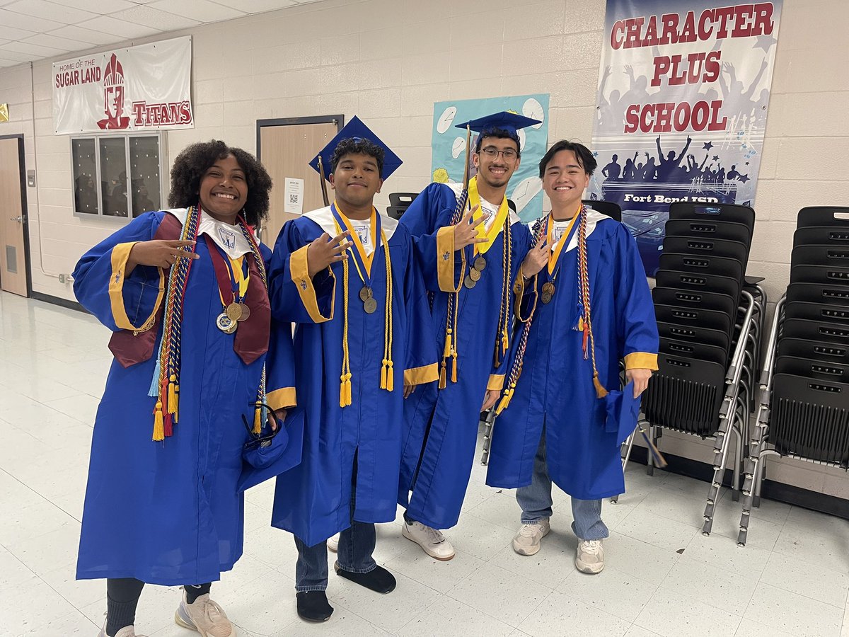 CounselingSlms's tweet photo. Our FIRST Senior Walk!!!! So unbelievably PROUD of these former @SLMSTitans! I’m not crying… you are!!!! @KHS_Cougars and @EHS_Knightswire https://t.co/4Ks4qoio5d