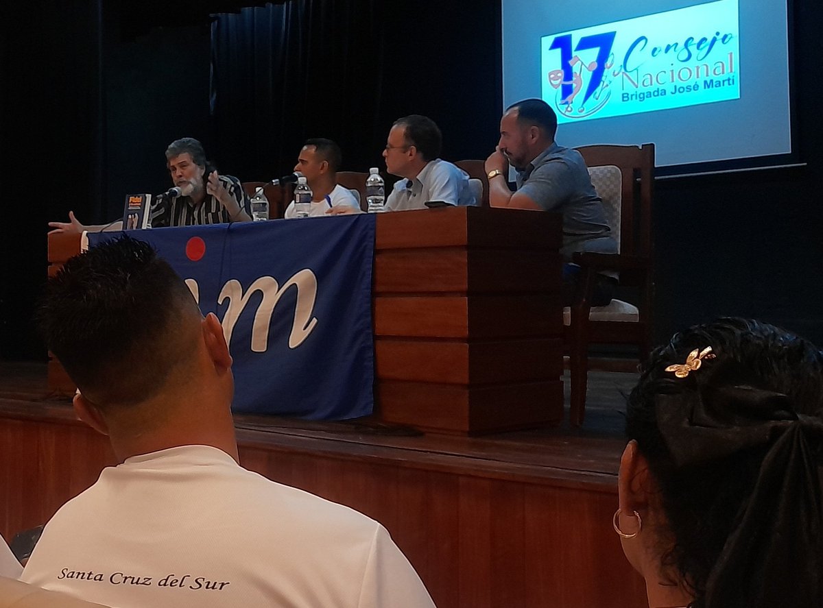 bjm_arte's tweet photo. Los delegados del #17ConsejoNacionalBjm2025 estuvieron presentes en la reciente presentación del libro "Fidel y la Cultura", presentado por @AbelPrieto11 y Luis Morlote Rivas https://t.co/LeIXZ8S7Vn