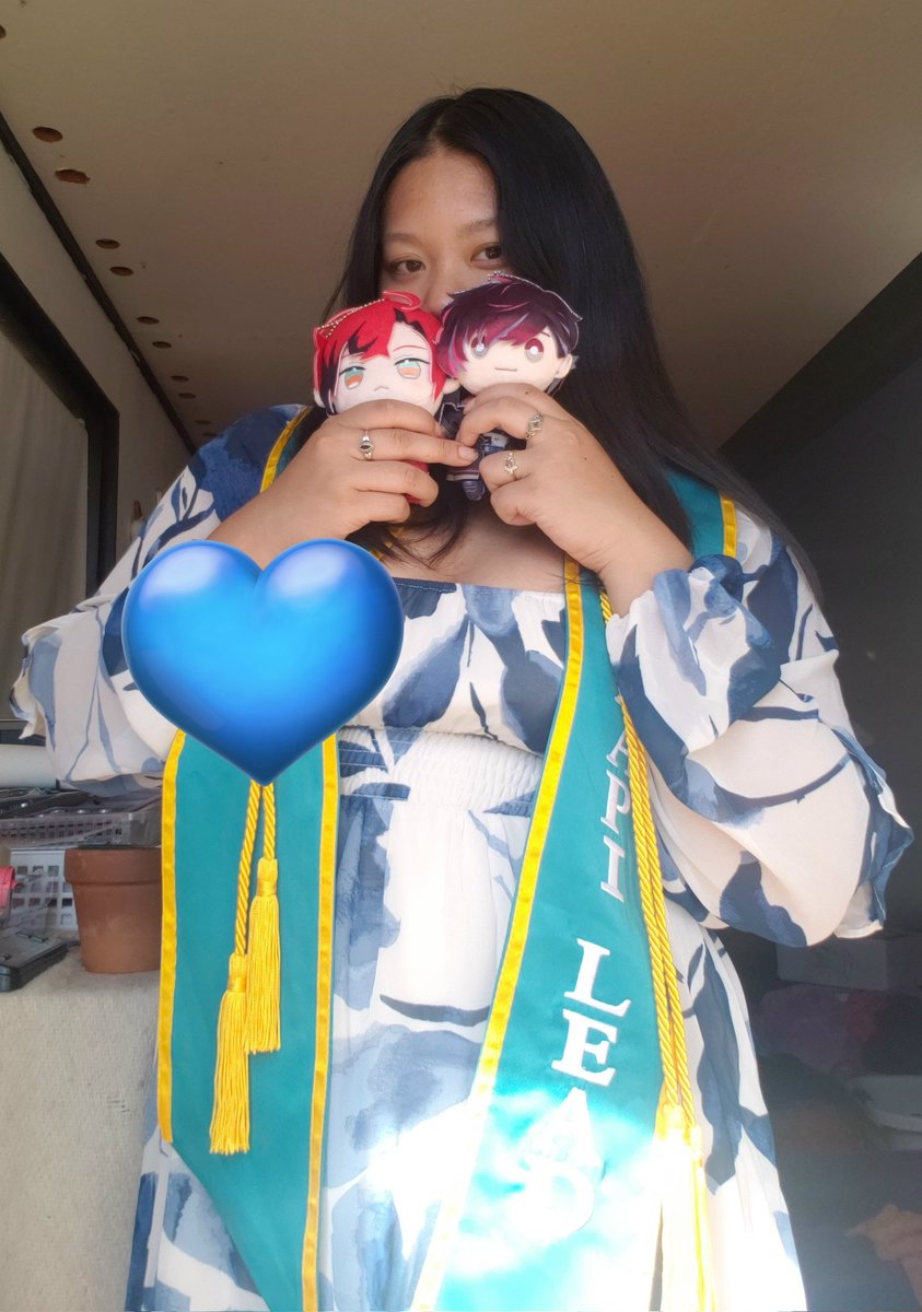 peachsova's tweet photo. Last grad photo with both my kamioshis this time ❤🎓 (they dressed in the opposite color from me but I guess it's okay since they got me through my college years)
#dailyver #tempusnui https://t.co/RLe5Nhcj2S