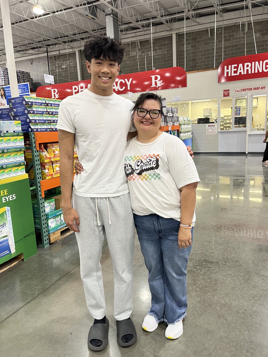Sandra Alvarado (@sandrajoalvara1) on Twitter photo Ran into an old student at Costco, he’ll be attending Vanderbilt in the fall🎓#DullesSenior2025 <a href="/BPE_Broncos/">Barrington Place Elementary</a> <a href="/FortBendISD/">Fort Bend ISD</a> Ran into an old student at Costco, he’ll be attending Vanderbilt in the fall🎓#DullesSenior2025 <a href="/BPE_Broncos/">Barrington Place Elementary</a> <a href="/FortBendISD/">Fort Bend ISD</a>