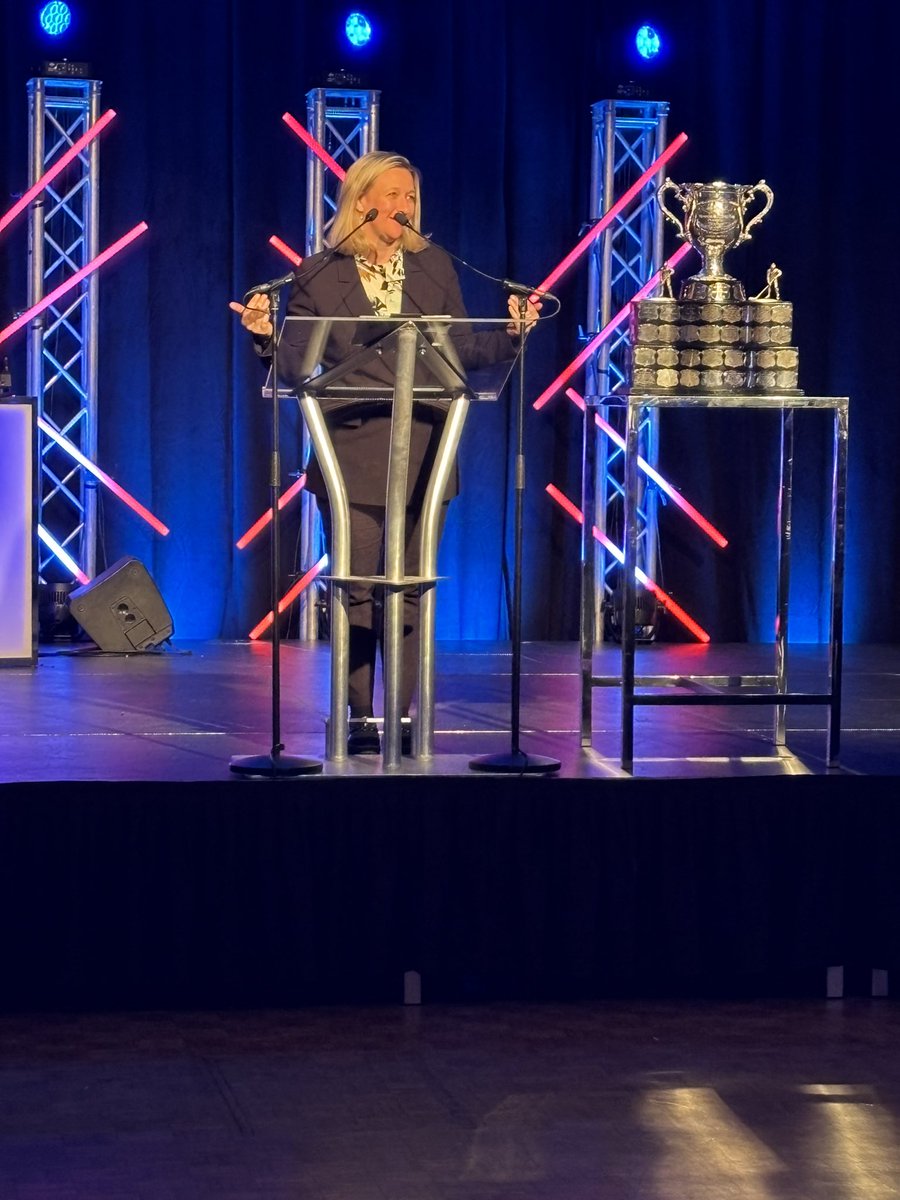 Maité Blanchette Vézina (@maitevezina) on Twitter photo Arrivée de la Coupe Memorial à #Rimouski. 🤩
Avec ma collègue <a href="/IsabelleCharest/">Isabelle Charest</a> pour souligner cet événement important pour la région.
🏒💙
#gonicsgo #coupememorial #memorialcup Arrivée de la Coupe Memorial à #Rimouski. 🤩
Avec ma collègue <a href="/IsabelleCharest/">Isabelle Charest</a> pour souligner cet événement important pour la région.
🏒💙
#gonicsgo #coupememorial #memorialcup