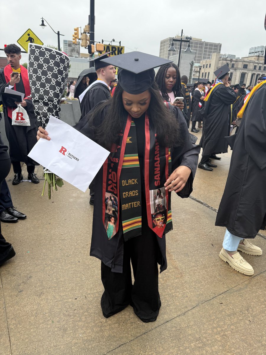 thuggamill's tweet photo. thank you lord im beyond grateful!!🥲💕🎓 https://t.co/he6tYJgXMo