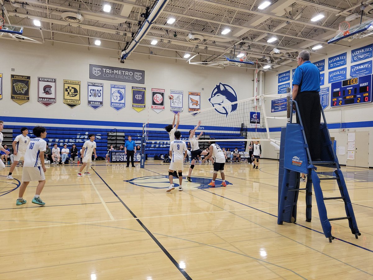 It's senior night for boys volleyball as they host Columbia Heights in their final regular season game!

#GoHuskies