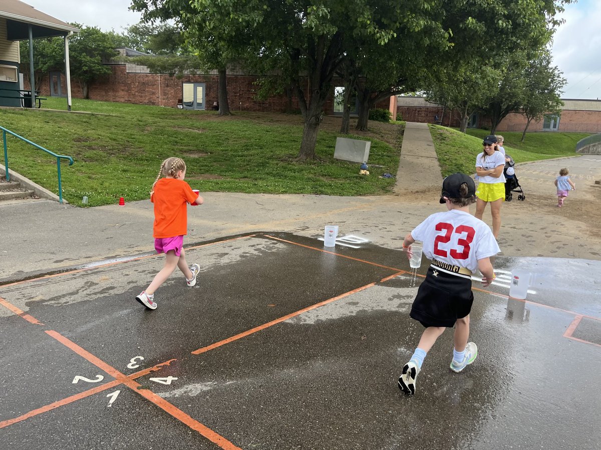 wcsLES's tweet image. ⁦@wcsLES⁩ Thank you for a great field day! 💚💙🐻