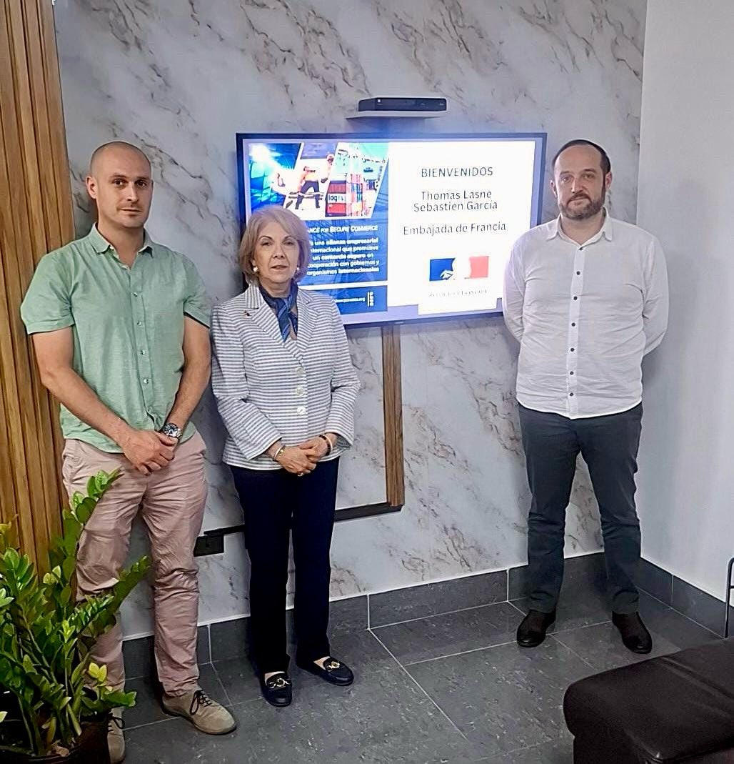 Recibimos la vista en nuestras oficinas de Thomas Lasne, representante de la Aduana de Francia 🇫🇷 para Colombia 🇨🇴 Panamá 🇵🇦 Perú 🇵🇪 Ecuador 🇪🇨 Costa Rica 🇨🇷 
 
Acompañado de Sebastián García, Agregado Regional Aduanero, de la Embajada de Francia 🇫🇷 en Colombia 🇨🇴 

#bascpanamá