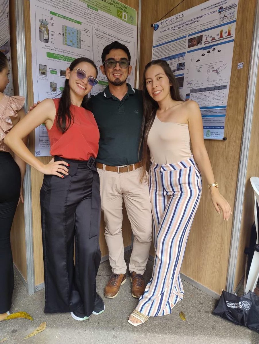 EIMCM_UIS's tweet photo. ¡Jóvenes investigadores UIS al frente de la sostenibilidad!
Con creatividad y ciencia, nuestros semilleros y grupos de investigación presentaron soluciones en nanotecnología, energía limpia y economía circular en la Feria de Investigación EIMCM.
#TalentoUIS #CienciaConSentido https://t.co/SQOI8yrnJR