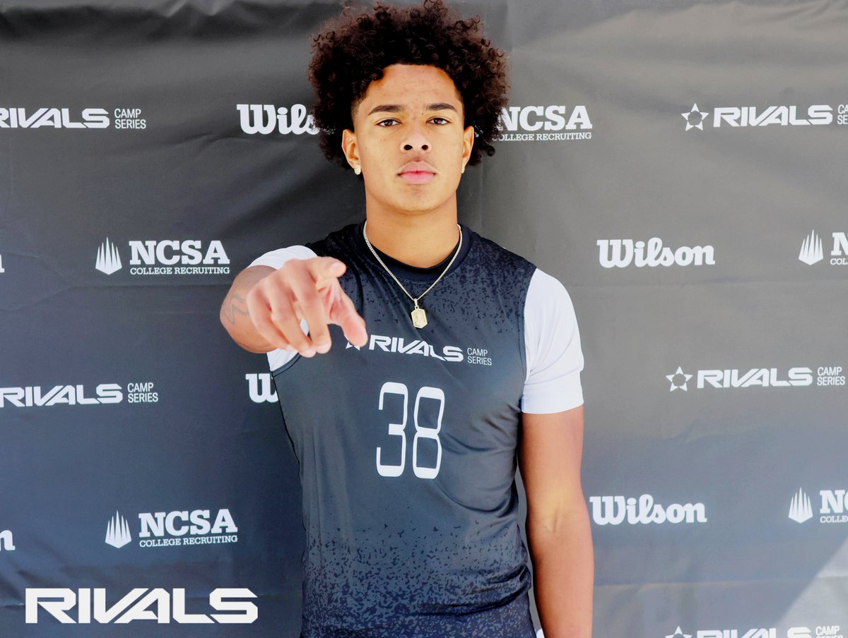 Dave Keefer (@davekeefer) on Twitter photo Missouri impresses Rivals250 DB Gavin Williams with California connection:
Click here: bit.ly/4kBIzmi
With over 30 offers to his name, Williams (Damien) hasn't ruled out any school based on distance.
<a href="/gavinnwill/">Gavin Williams 4⭐️</a> <a href="/DamienFootball_/">Damien Spartan Football</a> <a href="/JStew8/">James Stewart</a> <a href="/Coach_Iona/">Iona Uiagalelei</a> <a href="/Screl39/">Delvin Batiste</a> <a href="/10HernandezM/">Michael Hernandez</a> Missouri impresses Rivals250 DB Gavin Williams with California connection:
Click here: bit.ly/4kBIzmi
With over 30 offers to his name, Williams (Damien) hasn't ruled out any school based on distance.
<a href="/gavinnwill/">Gavin Williams 4⭐️</a> <a href="/DamienFootball_/">Damien Spartan Football</a> <a href="/JStew8/">James Stewart</a> <a href="/Coach_Iona/">Iona Uiagalelei</a> <a href="/Screl39/">Delvin Batiste</a> <a href="/10HernandezM/">Michael Hernandez</a>