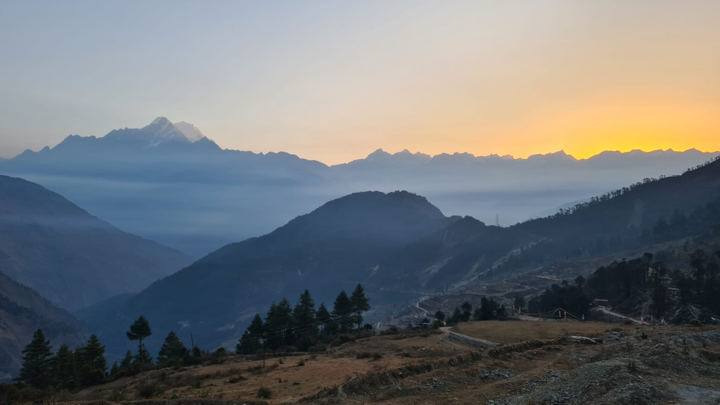 🇳🇵🇦🇺 “Spending time in Nepal has enabled me to speak more authoritatively about the accompaniment of our volunteers to rural Tipling and what they will do there.”

👉 jesuit.org.au/the-tent-comma…

Image courtesy of Stuart Salier, The Cardoner Network

#jesuits #societyofjesus #jesuit