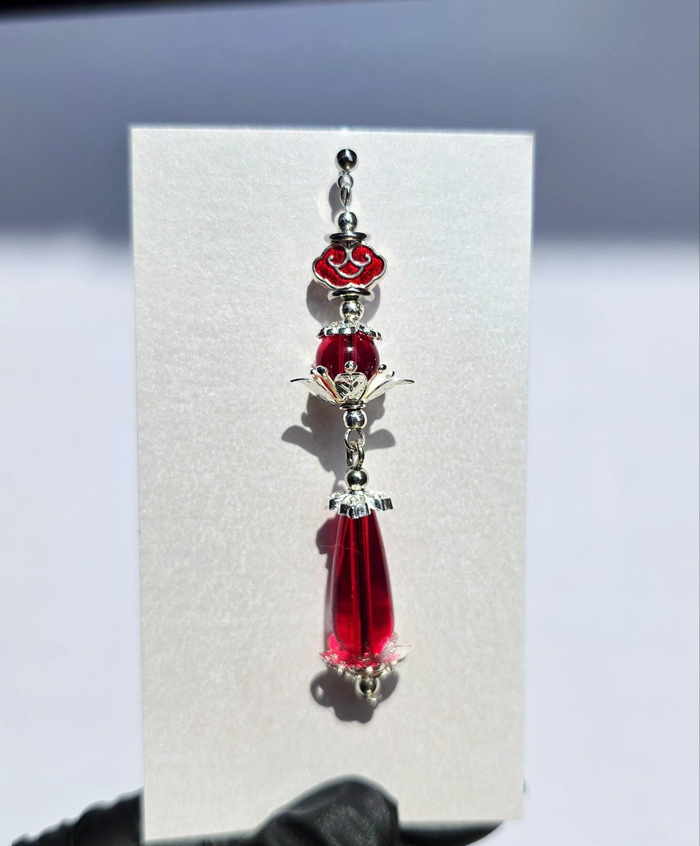 ⚘️Rt 추첨 한분께 원하시는 귀걸이 한 쌍을 보내드려요!🌹

물방울 드롭이 쨍하니 탐스러운 귀걸이들을 선판매합니다! 

🥀 가격 : 35,000 ~ 25,000원
+ 송료 4000원

각각 재고는 한쌍 내지 두쌍 준비 되어 있어요. (타래로