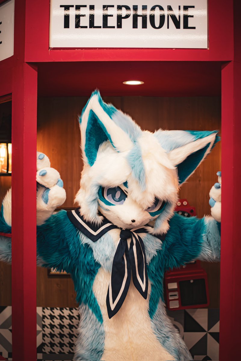#FursuitFriday #Fursuit

“잠깐, 전화하고 싶어?”