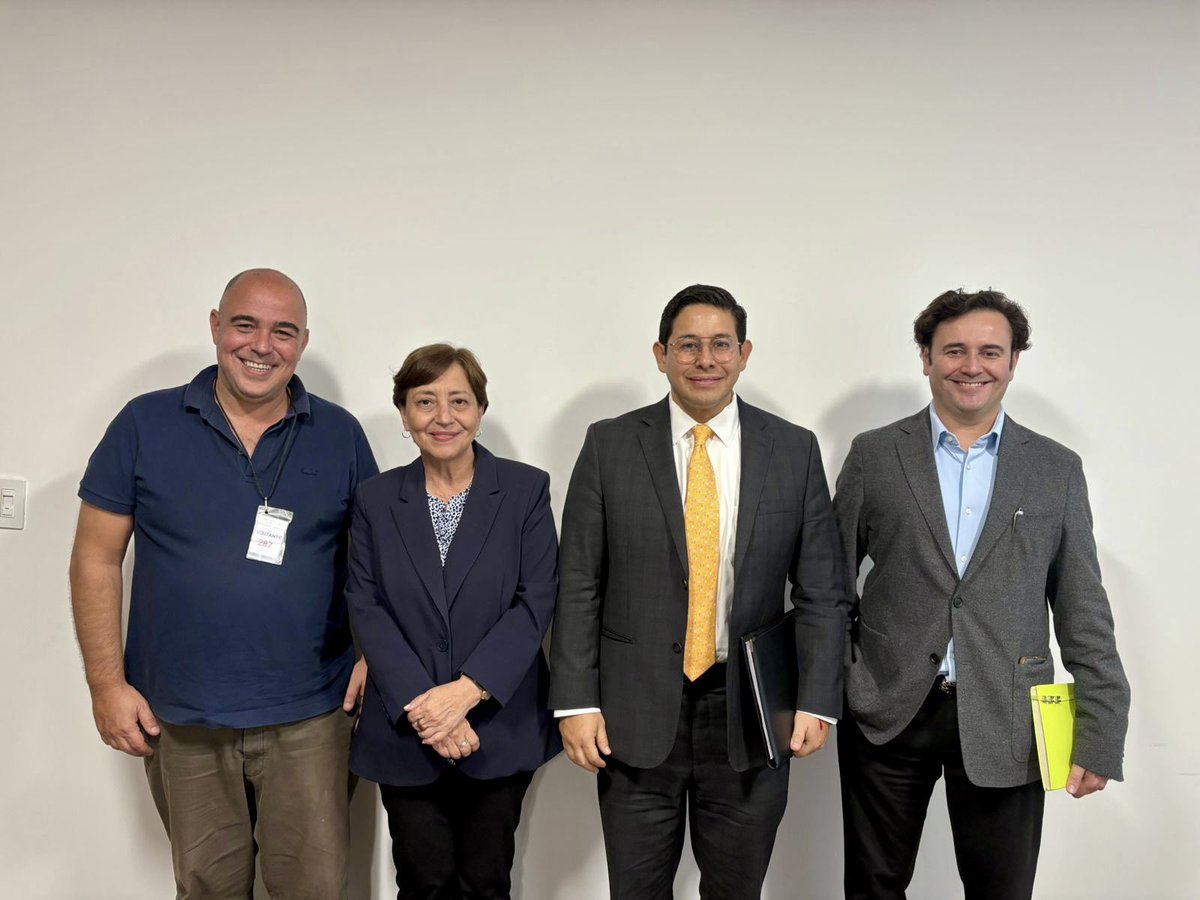 Para dar seguimiento a los proyectos de minería y fortalecer la coordinación interinstitucional en materia ambiental, nos reunimos con Ileana Villalobos Estrada, subsecretaria de Regulación Ambiental en la SEMARNAT.