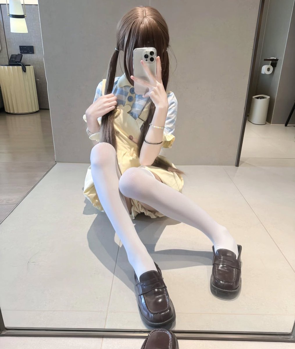 xiaoxiao05430's tweet photo. 【月底粉丝专属福利来袭！🎁】
只给粉丝的宠粉时刻——
🌟福利一（1名）：自卫内裤
🌟福利二（2名）：入阴丝袜
🌟福利三（3名）：奶香内衣
🎈参与奖：视频一部

✅参与方式：
①关注本账号
②点赞+评论“冲月底福利”
③转发本条至公开平台（保留至开奖，屏蔽无效）

⏰开奖规则：转发满188次当晚开奖！🎉 https://t.co/UivIgATWR3