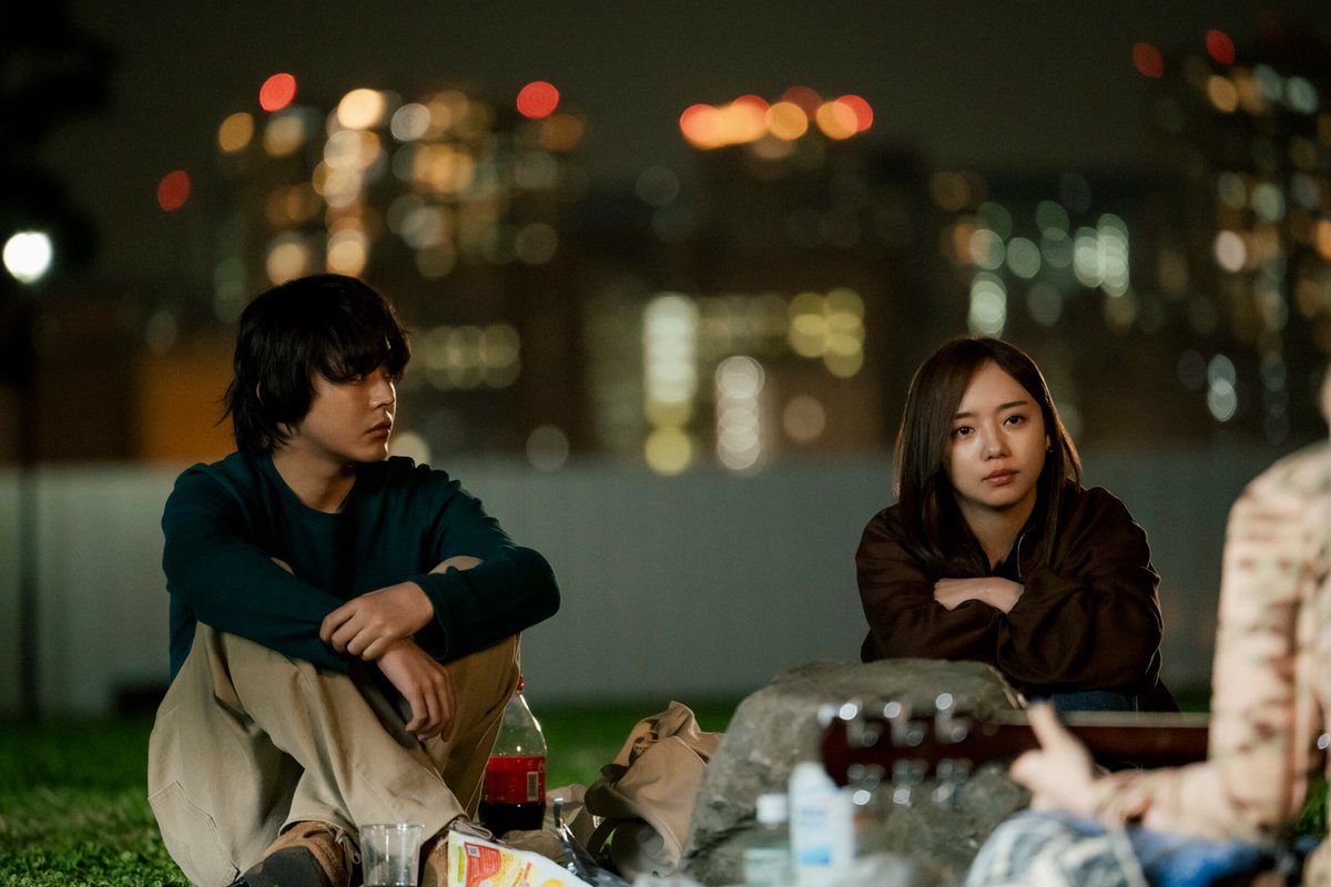 Beaucoup aimé #LoveOnTrial où Koji Fukada examine attentivement la culture J-Pop (danse, musique) et son étrange univers, où injonctions de célibat, de chasteté et d'innocence sont devenus une norme acceptée.

À la fois cruel, poétique, touchant et plein d'espoir. #Cannes2025