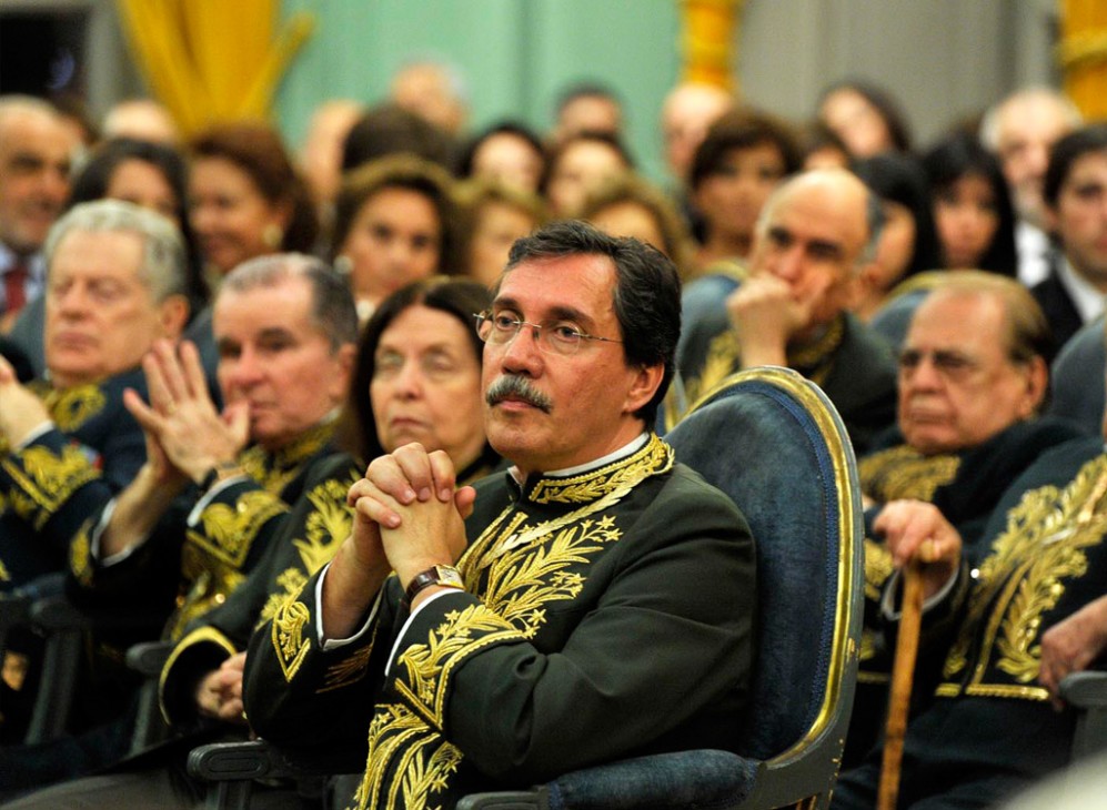 MERVAL PEREIRA TEVE MÉRITOS NA CARREIRA OU FOI MULHER DE ALGUÉM?

O comentarista de Globonews Merval Pereira afirmou, ontem, que Dilma chegou à presidência porque "era vista como mulher do Lula". Essa afirmação escrota desconsidera uma trajetória heroica - que ele não teve +