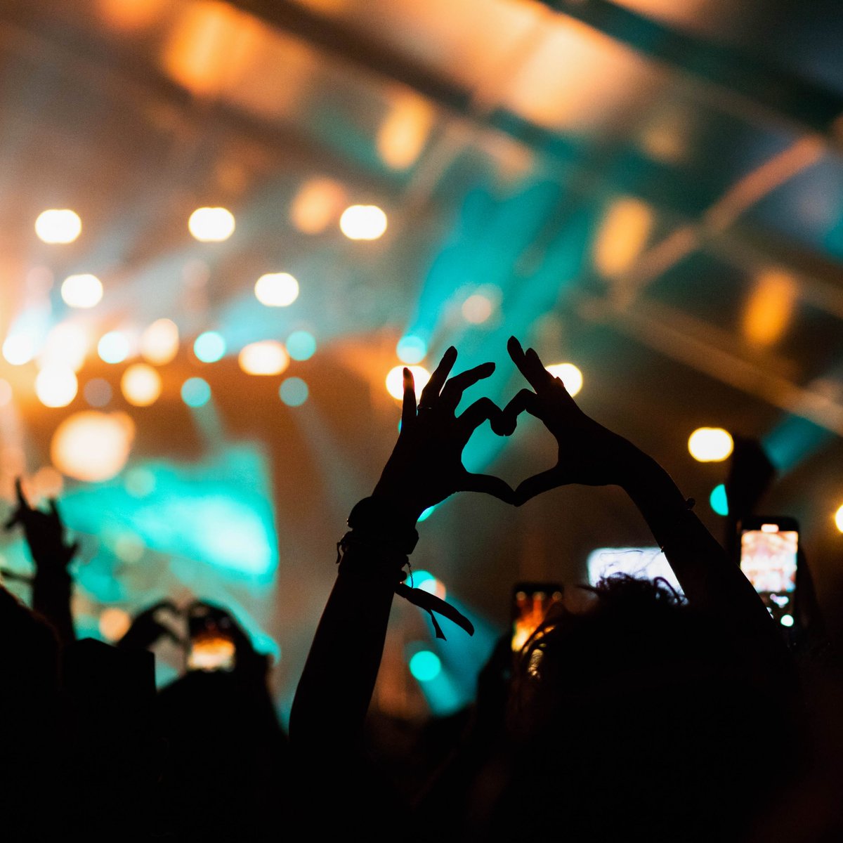Music festivals are a summer travel tradition! Pack your party threads and check out our blog for six great events in Summer '25.  bit.ly/436qqac