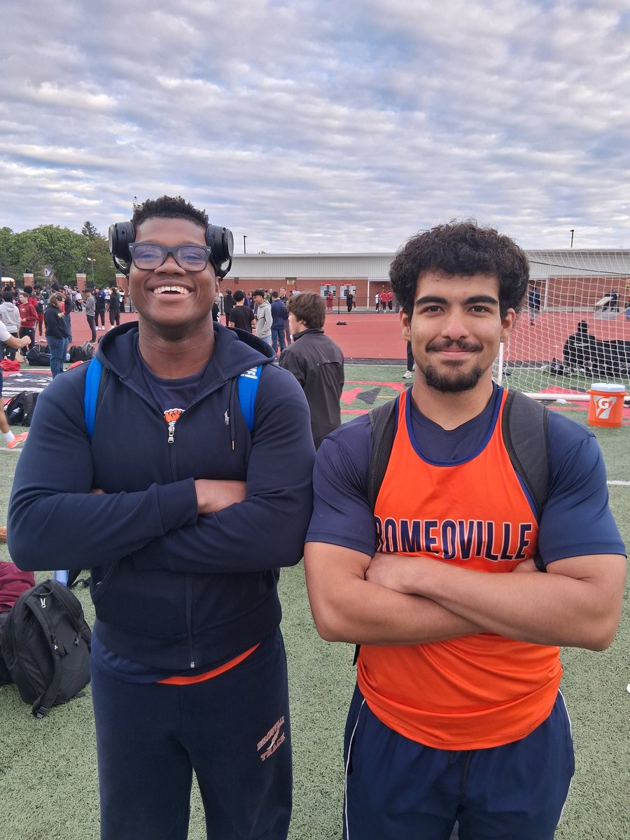 What a night, double qualifiers in the discus.  Marc Thomas and Francisco Figueroa.