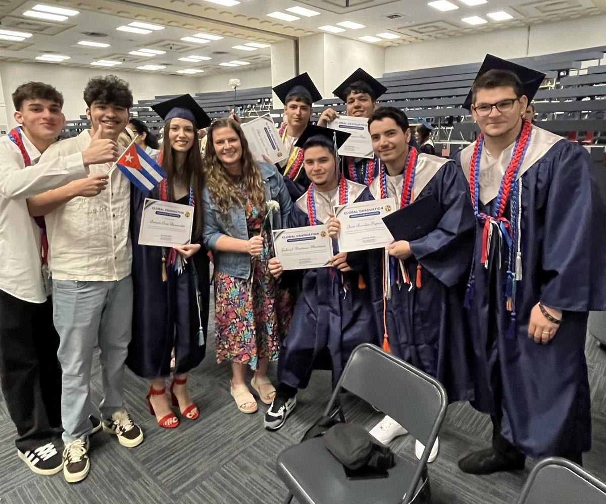 MooreMustangsML's tweet image. Global Graduation 2025 🌎

@mooremustangs @Indigo_621