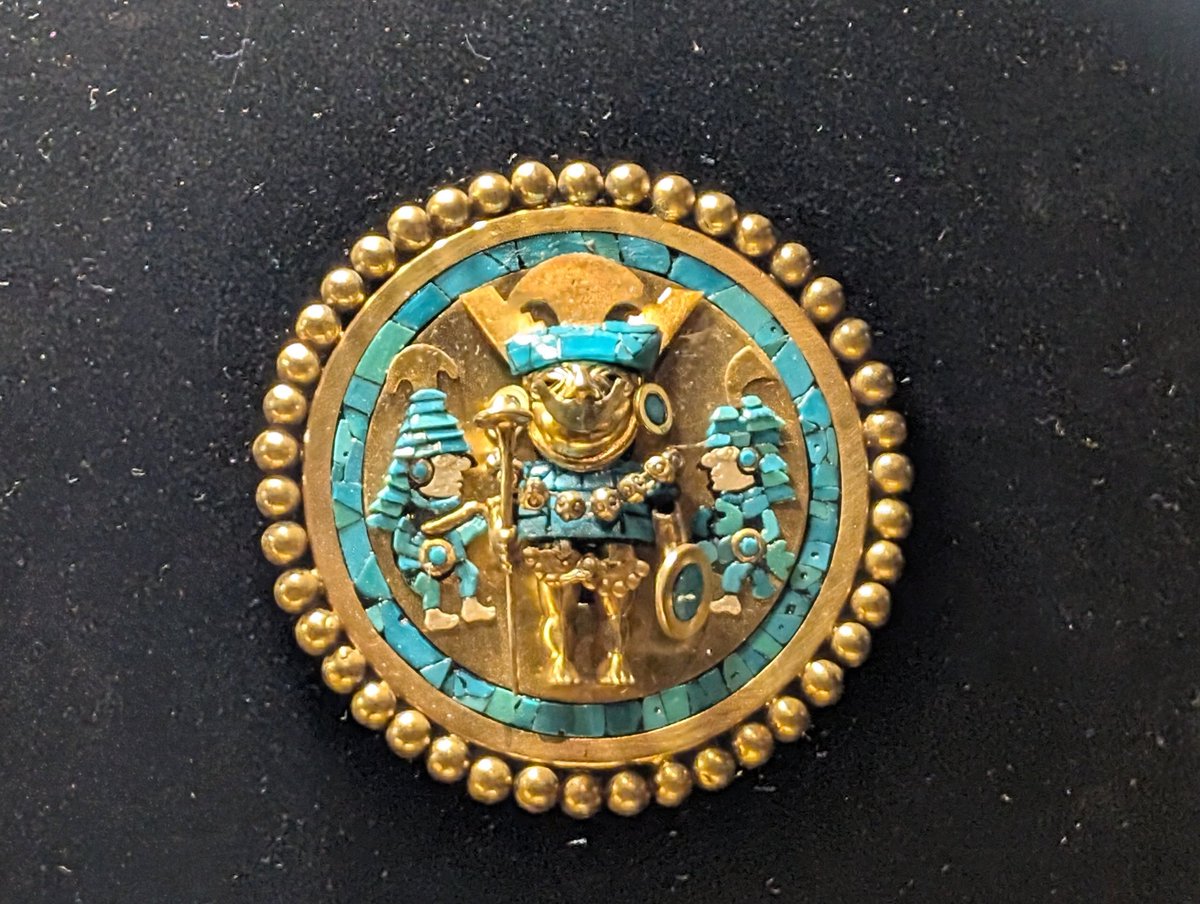 ペルー館。ここには不思議な人形がある。足に茨の刺さった少年の人形