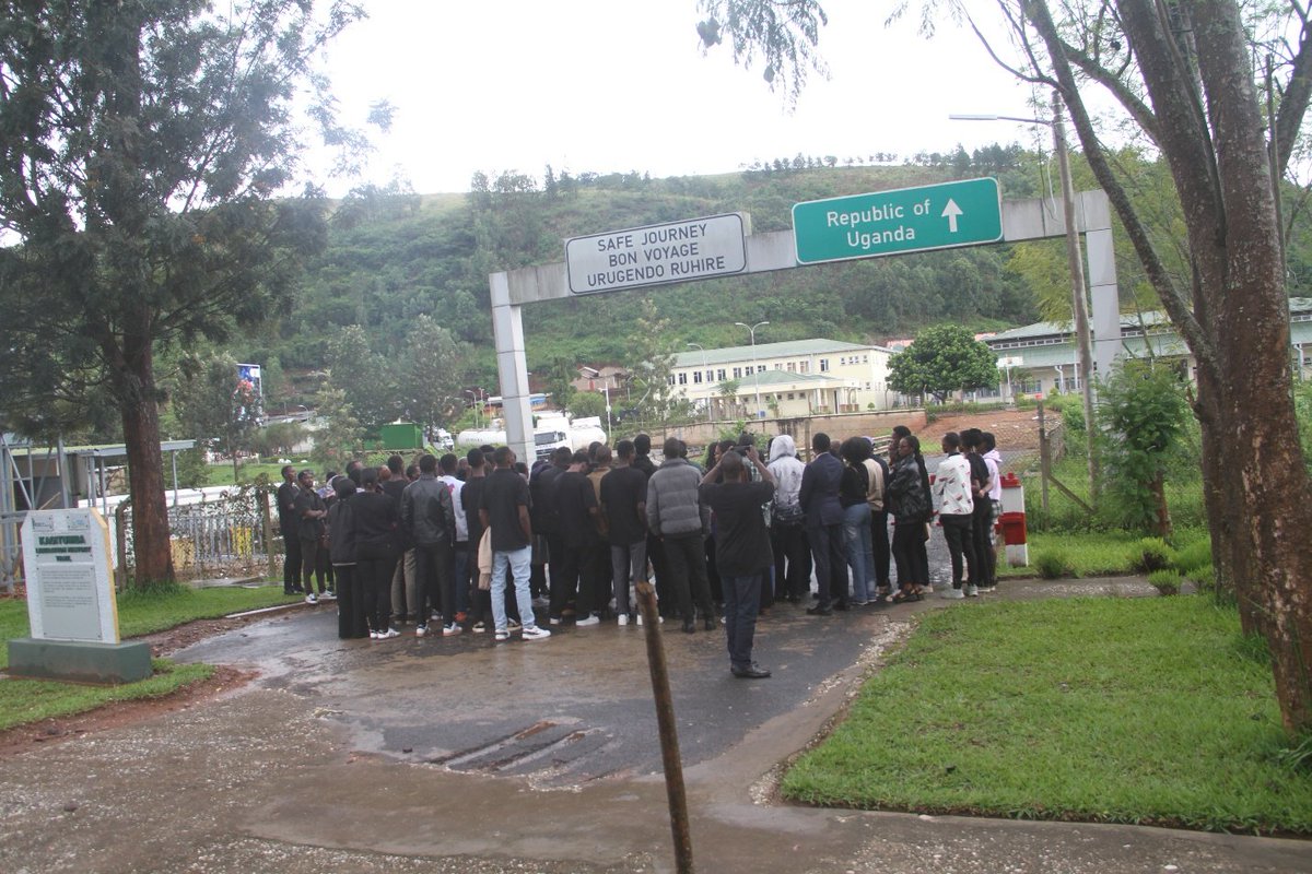 RP- Ngoma College (@ngoma_college) on Twitter photo Mu rwego rwo kurushaho kumenya no gusigasira amateka yaranze u Rwanda, none kuwa 22/05/2025 abakozi n’abanyeshuri ba <a href="/Ngoma_College/">RP- Ngoma College</a> basuye Urwibutso rwa Jenoside yakorewe Abatutsi rwa Kiziguro n’Ingoro y’Amateka y’Urugamba rwo Kubohora u Rwanda. Mu rwego rwo kurushaho kumenya no gusigasira amateka yaranze u Rwanda, none kuwa 22/05/2025 abakozi n’abanyeshuri ba <a href="/Ngoma_College/">RP- Ngoma College</a> basuye Urwibutso rwa Jenoside yakorewe Abatutsi rwa Kiziguro n’Ingoro y’Amateka y’Urugamba rwo Kubohora u Rwanda.