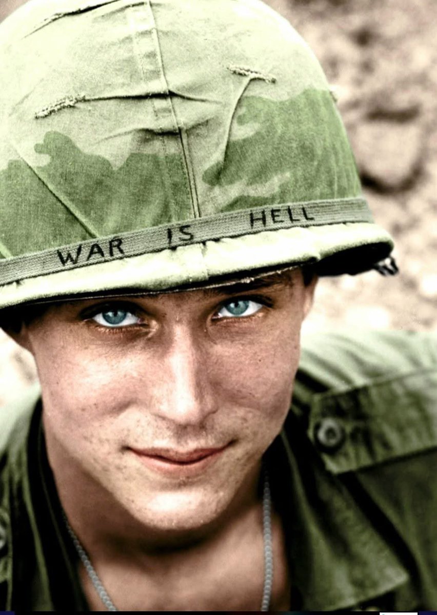 SoldiersWhisper's tweet image. In 1965, AP photographer Horst Faas captured this iconic image of 19-year-old U.S. soldier Larry Wayne Chaffin during the Vietnam War.
Stationed at Phouc Vinh airstrip with the 173rd Airborne Brigade, Chaffin’s helmet bore the raw truth—“WAR IS HELL.” This photo became a symbol…