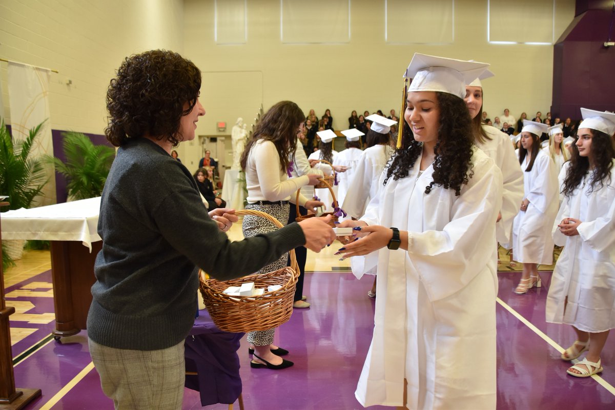 Today, the entire school community celebrated the Class of 2025 with a heartfelt farewell mass. Members of our Alumnae community along with Alumnae Director Ms. Hannah Hill '16 proudly inducted them into our esteemed Alumnae Association.