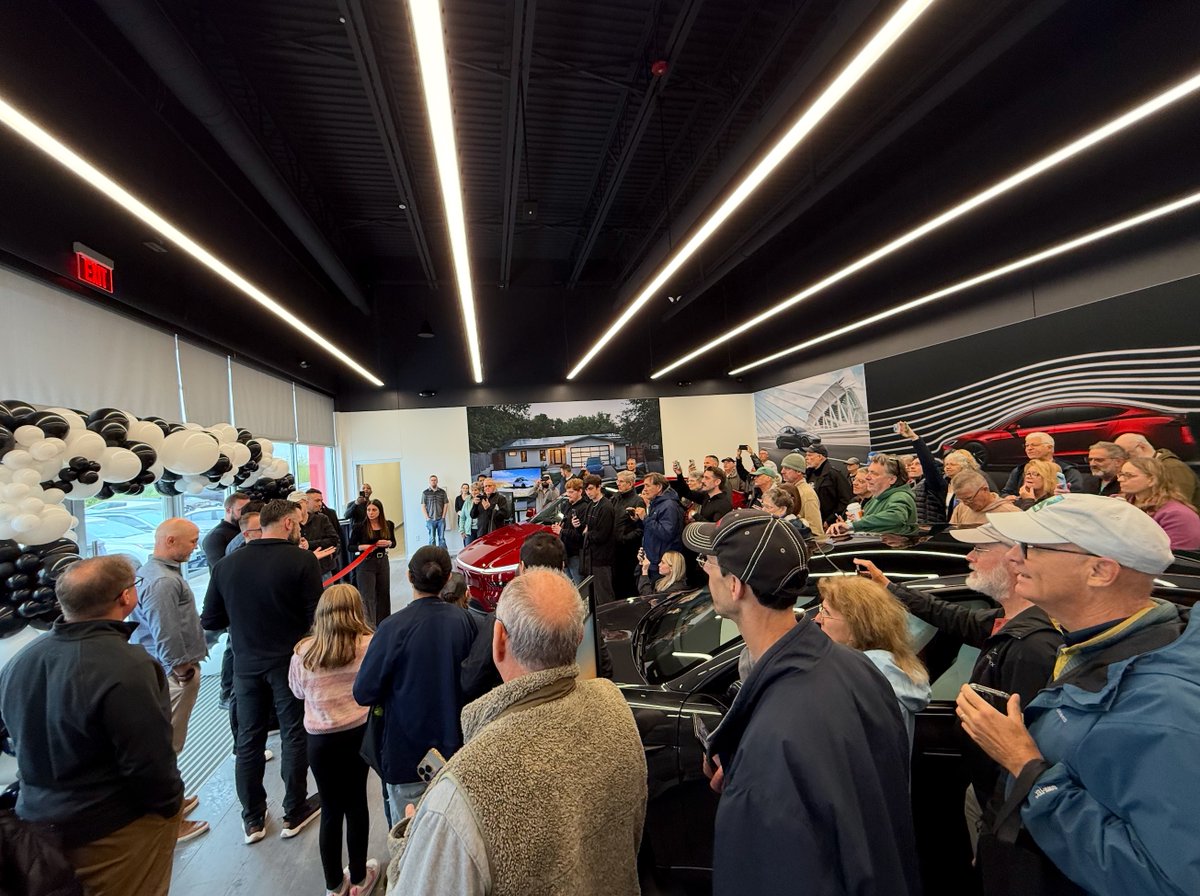 Today, I attended the grand opening of <a href="/Tesla/">Tesla</a>'s first sales &amp; service center in New Hampshire. It's 50,000 sqft. NH Tesla owners now no longer have to leave the state for service and can now take direct delivery here—also a first for Tesla in NH.

Was great to meet <a href="/troyrjones/">Troy Jones</a>,