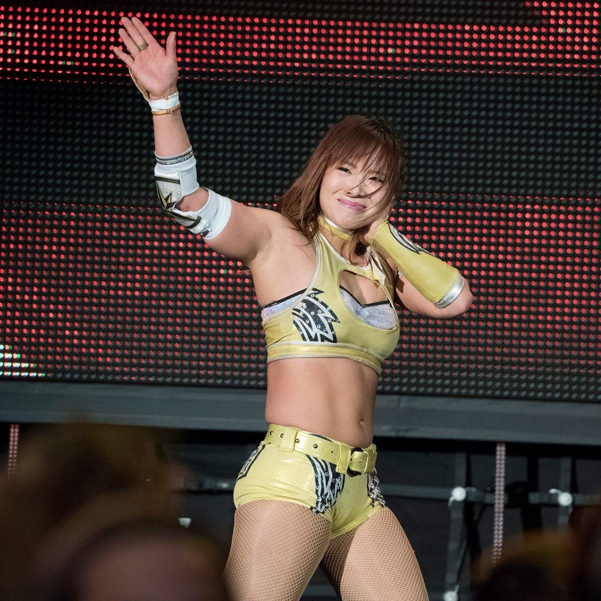 Here is your Pirate Princess <a href="/KAIRI_official/">Kairi Sane</a> in yellow gear! 💛🤍