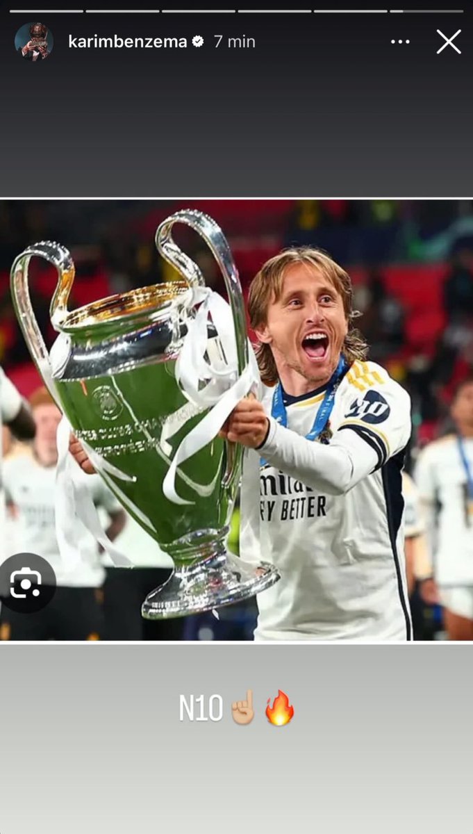 Benzema es el rey del autismo, me rindo ante él.