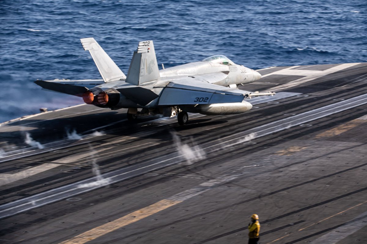 CENTCOM's tweet photo. U.S. Sailors aboard the USS Carl S. Vinson (CVN 70) conduct flight operations in the U.S. Central Command area of responsibility. https://t.co/C0wb64Jx6z