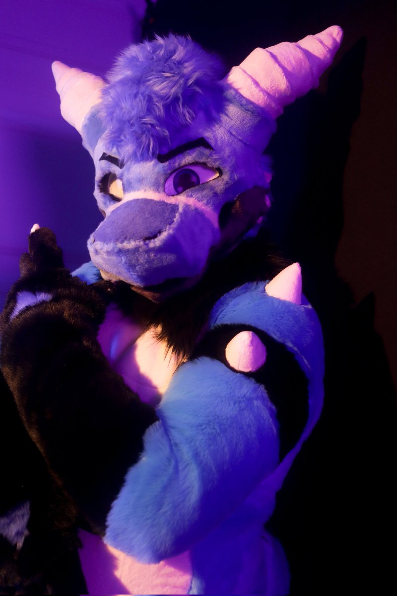 OMG HE'S FINALLY HEEEEEEERE!!!!!!!! I LOVE HIM SO MUCH !!! 
📷 : <a href="/Ulfone_wolf/">Ulfoné</a> 
🪡 : <a href="/Tiwoof/">Omegapaws!</a>