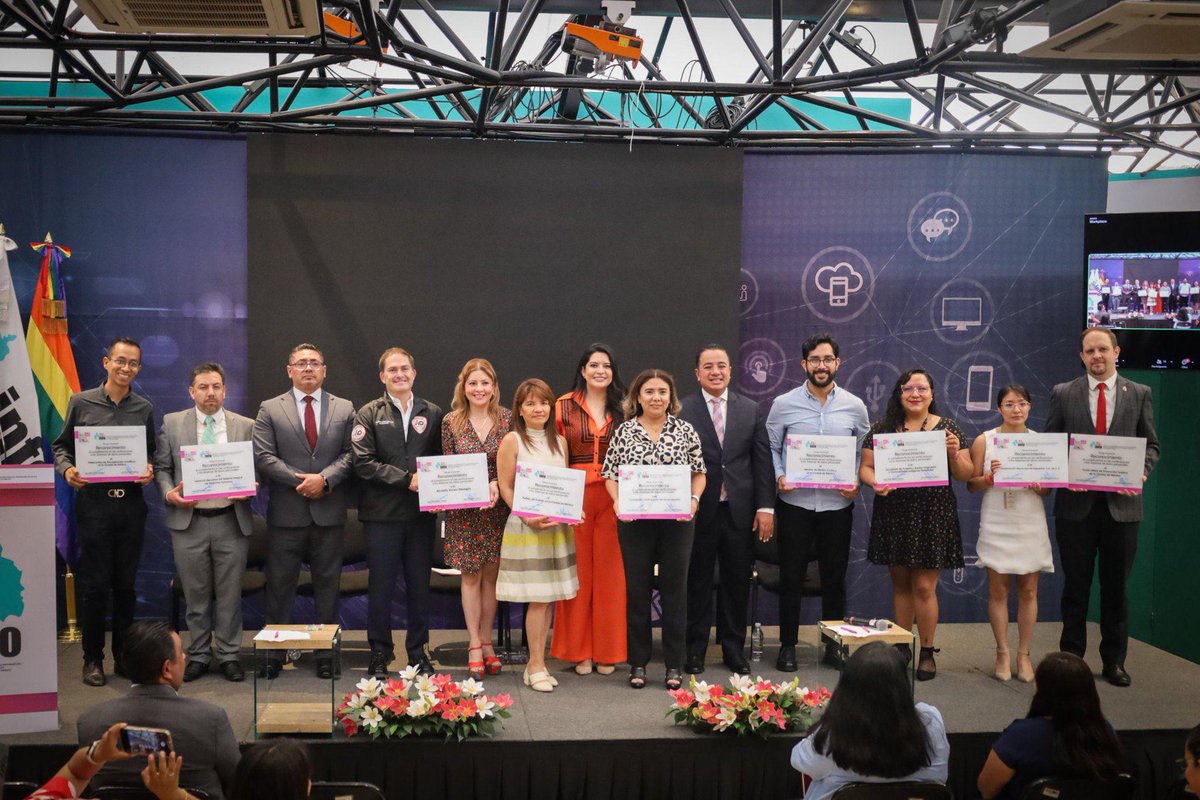 LopezCasarinJ's tweet photo. ¡Hoy recibimos con mucho orgullo el reconocimiento PAV 2024 de @InfoCdMex!

Este logro indica que somos un gobierno transparente y responsable en el manejo de datos personales. 

Seguiremos trabajando para tener la #AlcaldíaModelo que todos merecemos.

@lauraenriquezr https://t.co/J27qYHX9wJ