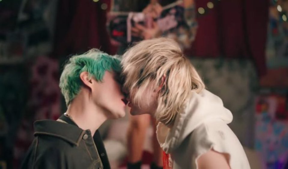 “they’re queerbaiting” i don’t care. like i genuinely could not care less whatever happened to fun and whimsy and kissing your friend in a music video