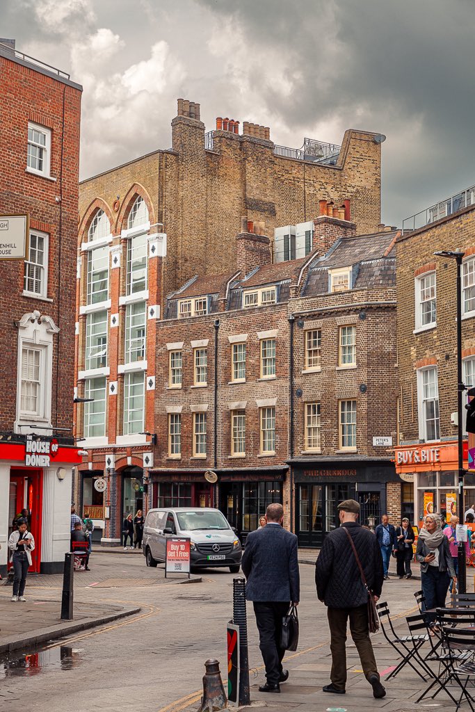 matthew5thomas's tweet photo. Today I walked around London for Clerkenwell Design Week. #London https://t.co/w5TtYTETHr