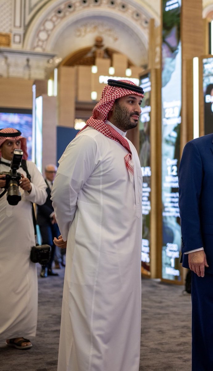 K_albowdan's tweet photo. - عندما وصل أعظم أعدائه إلى قمة عرشهم إرتطمت رؤوسهم بأسفل حذائه . 🇸🇦🤍🔥

#محمد_بن_سلمان 
#MBS https://t.co/1rlVQXZeOC