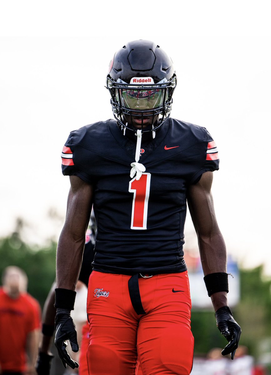 ZionRoberson8's tweet image. Spring ball
- Recorded 15+ tackles
- Recovered 2 fumbles: one returned for a touchdown, the other secured on 4th-and-goal to send the game into overtime
- 2 PBUs
- I’m exactly what your program needs — a relentless competitor
#ComeGetADog ‼️(6’3 ATH)@PalmettoFBall @Coach_KThoma