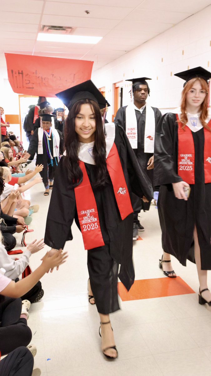The <a href="/TweetDCS_CHHS/">Center Hill High</a> Class of 2025 left a lasting impact on elem. students &amp; reconnected with former teachers as they walked the campuses at Overpark &amp; Center Hill Elementary, a powerful reminder that the years fly by &amp; the future is bright! #BeTheStandard #TeamDCS