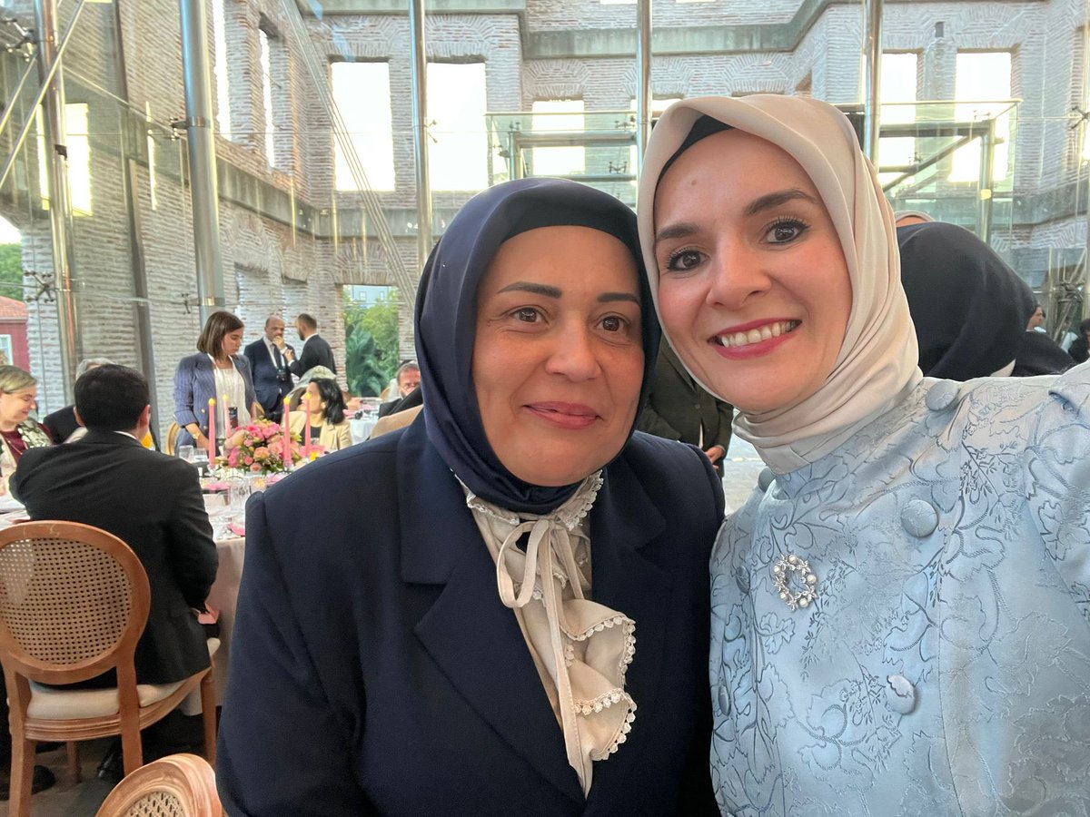 27 ülkeden Bakanlar ve üst düzey politika yapıcıların katılımıyla “Küreselleşen Dünyada Ailenin Korunması ve Güçlendirilmesi” temasıyla hayata geçirilen #UluslararasıAileForumu’un açılışına vakfımız adına Ömer Faruk Seleş Bey ve Güler Pekkendir Hanımefendi katılım sağladılar.