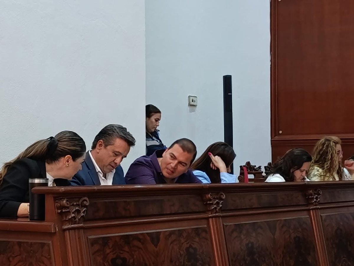 Esta mañana en Sesión de Cabildo seguimos trabajando con compromiso y responsabilidad por el bienestar de nuestra comunidad. 
Cada decisión que tomamos es un paso más hacia el desarrollo y crecimiento de nuestro municipio.

#sesióndecabildo #Dgo