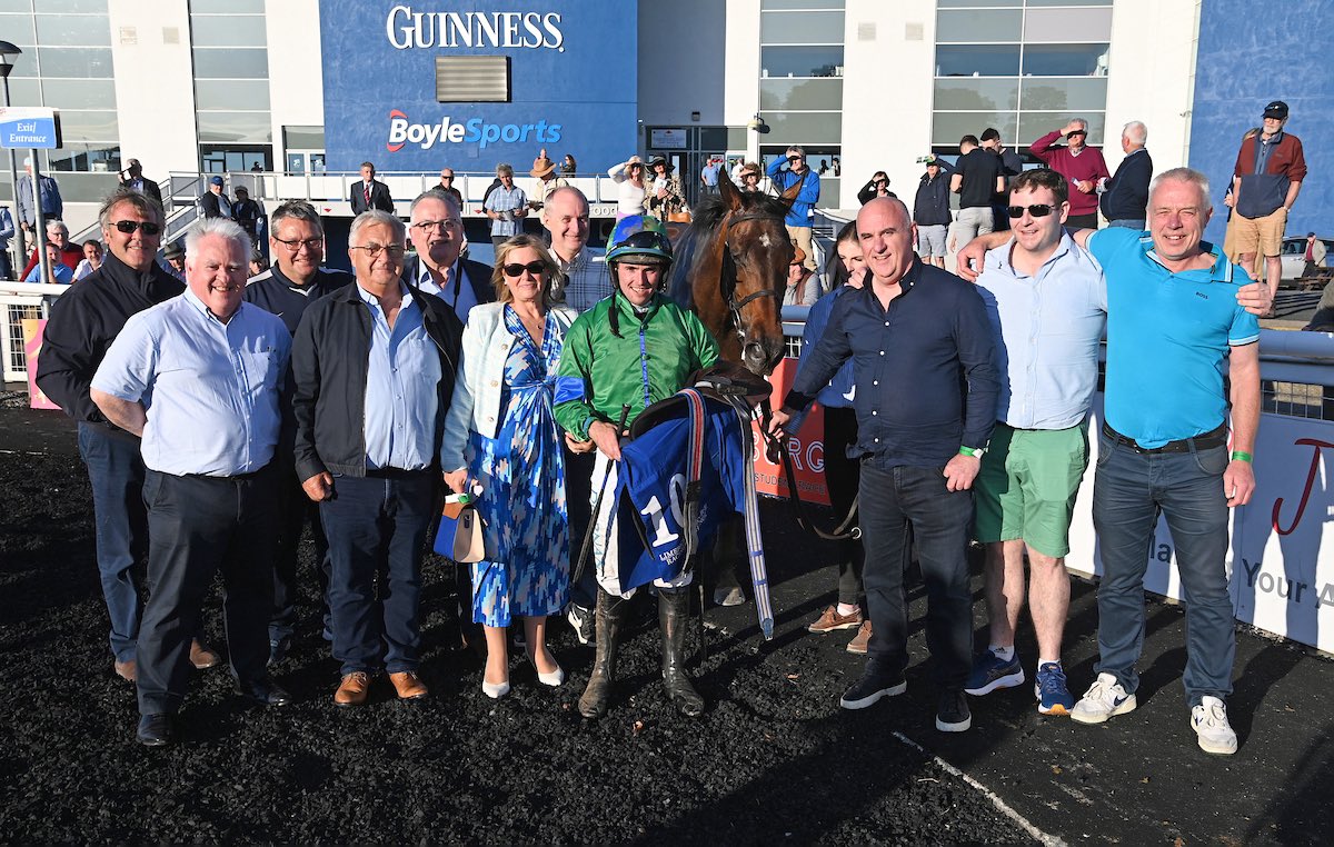 Aubrey Mc Mahon (@aubreymcmahon97) on Twitter photo 🥇Tippin And Tappin🥇 wins the Handicap Chase <a href="/LimerickRaces/">Limerick Races</a> under a masterful ride from Darragh O’Keeffe.
Well done to trainer Enda Bolger & the ‘Storytellers Syndicate’. 🥂🍾👏
📸Healy Racing 🥇Tippin And Tappin🥇 wins the Handicap Chase <a href="/LimerickRaces/">Limerick Races</a> under a masterful ride from Darragh O’Keeffe.
Well done to trainer Enda Bolger & the ‘Storytellers Syndicate’. 🥂🍾👏
📸Healy Racing
