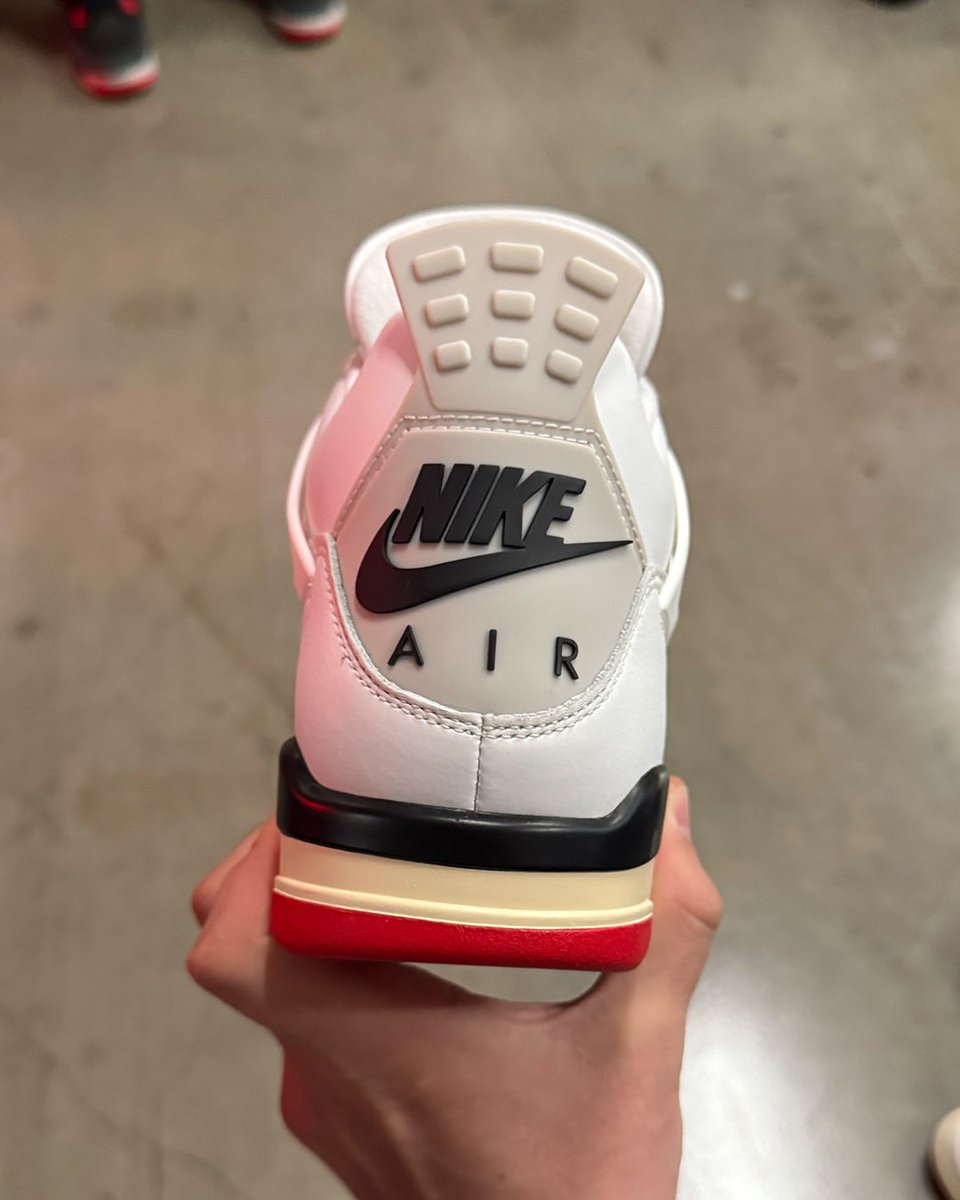 houseofheat's tweet photo. First Look: Air Jordan 4 "Rare Air" Sample (2025) 🔵🔴

Details: https://t.co/SlfzMbjcnf https://t.co/YWzWdqzpJx