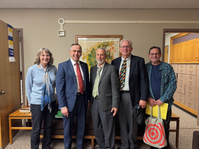 SmullenNewYork's tweet image. I met with members of the NYS Federation of Lake Associations and the vice president of the Mohegan Lake Improvement District. I signed on to Assembly Bill A.4514-A, which these representatives were advocating for. Thank you all for coming in! #NYSFOLA #MLID #MoheganLake #NYLakes