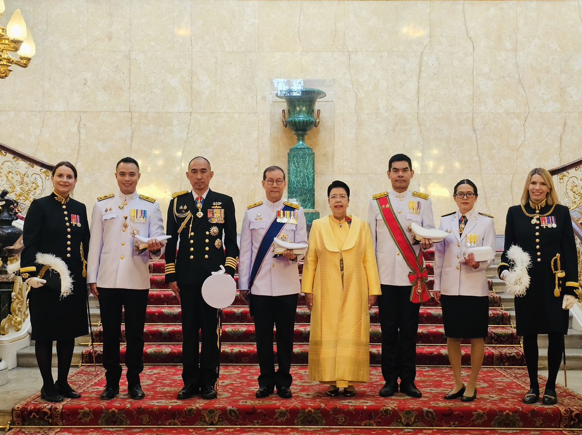 On 21 May 2025, HE Mr Nadhavathna Krishnamra presented the Letters of Credence to His Majesty King Charles III at Buckingham Palace 🇹🇭 🇬🇧 

เมื่อวันที่ 21 พ.ค. 2568 ออท. ณัฐวัฒน์ กฤษณามระ เข้าเฝ้าฯ สมเด็จพระเจ้าชาลส์ที่ 3 เพื่อทูลเกล้าฯ ถวายพระราชสาส์นตราตั้ง ณ พระราชวังบักกิงแฮม