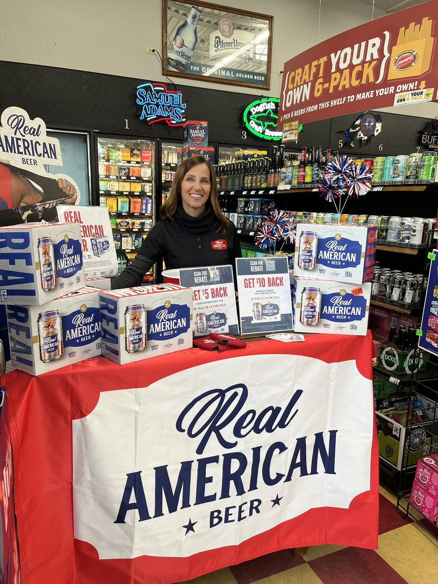 Julie is at Como sampling Real American Beer until 6pm!

📍 1825 Como Park Boulevard, Lancaster