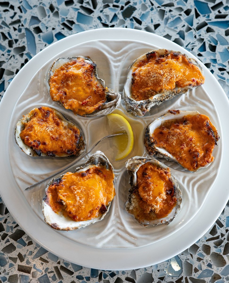 Oyster lovers, meet your new favorite! 

Half a dozen roasted Gulf oysters topped with pimento, bacon, and panko—perfectly savory in every bite. 🦪 

#Pier22 #OystersDoneRight #FlavorFusion