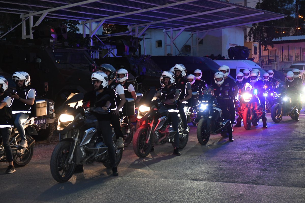 🟥 Bu Akşam İl Emniyet Müdürümüz İle Birlikte Emniyet Müdürlüğümüz Tarafından Gerçekleştirilen Narkotik Alan Faaliyetine Katılan Personelimizle 
Bir Araya Geldik.

🔴 Bütün İlçelerimizde 
400 Personelimizin Katılımıyla Gerçekleştirilen Faaliyet Sonucunda;

◼️ 1.753 Kişi Kontrol