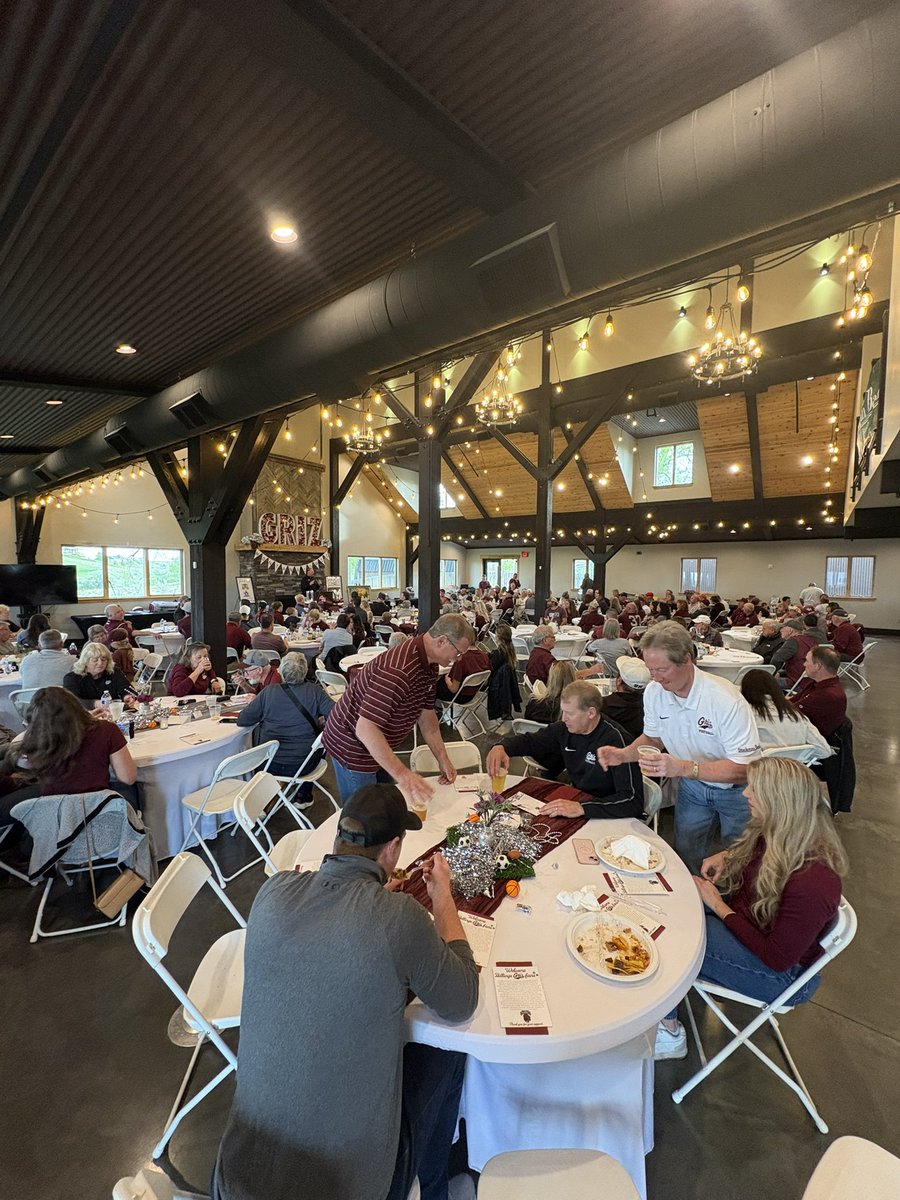 MontanaGSA's tweet image. Had a great time in Billings last night. Thank you to all the Griz who showed up to support our student-athletes!

#GoGriz | #SpringTour