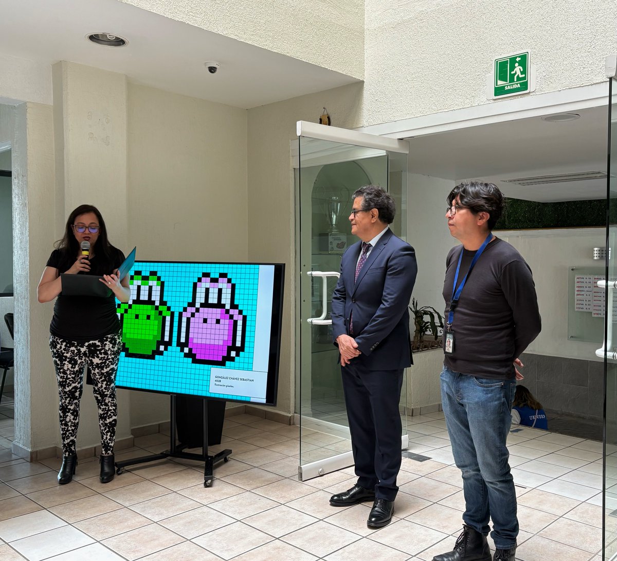 UNIVDEP's tweet photo. 🎨 Hoy se realizó la exposición de trabajos de Bachillerato Tecnológico en Diseño Gráfico y Prepa UNAM, destacando la creatividad y talento de nuestros estudiantes.
Contamos con la presencia del Dr. Mauricio Covarrubias, Secretario General.🎖️
#OrgulloUNIVDEP #TalentoJoven https://t.co/BSFtLtGBxI