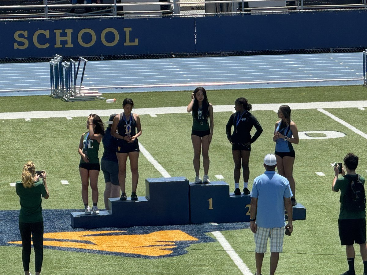 Nicole Braun of Chatsworth wins girls pole vault.