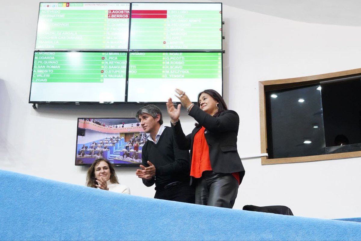 HAY VMOS EN RIO NEGRO: ESTO SE LLAMA ESTABILIDAD POLÍTICA 

La <a href="/LegislaturaRN/">Legislatura de Río Negro</a> aprobó el histórico acuerdo por el Oleoducto Vaca Muerta Oil Sur por amplia mayoría. El paso fundamental para que esto se traduzca en inversiones reales, empleo y desarrollo en territorio rionegrino.