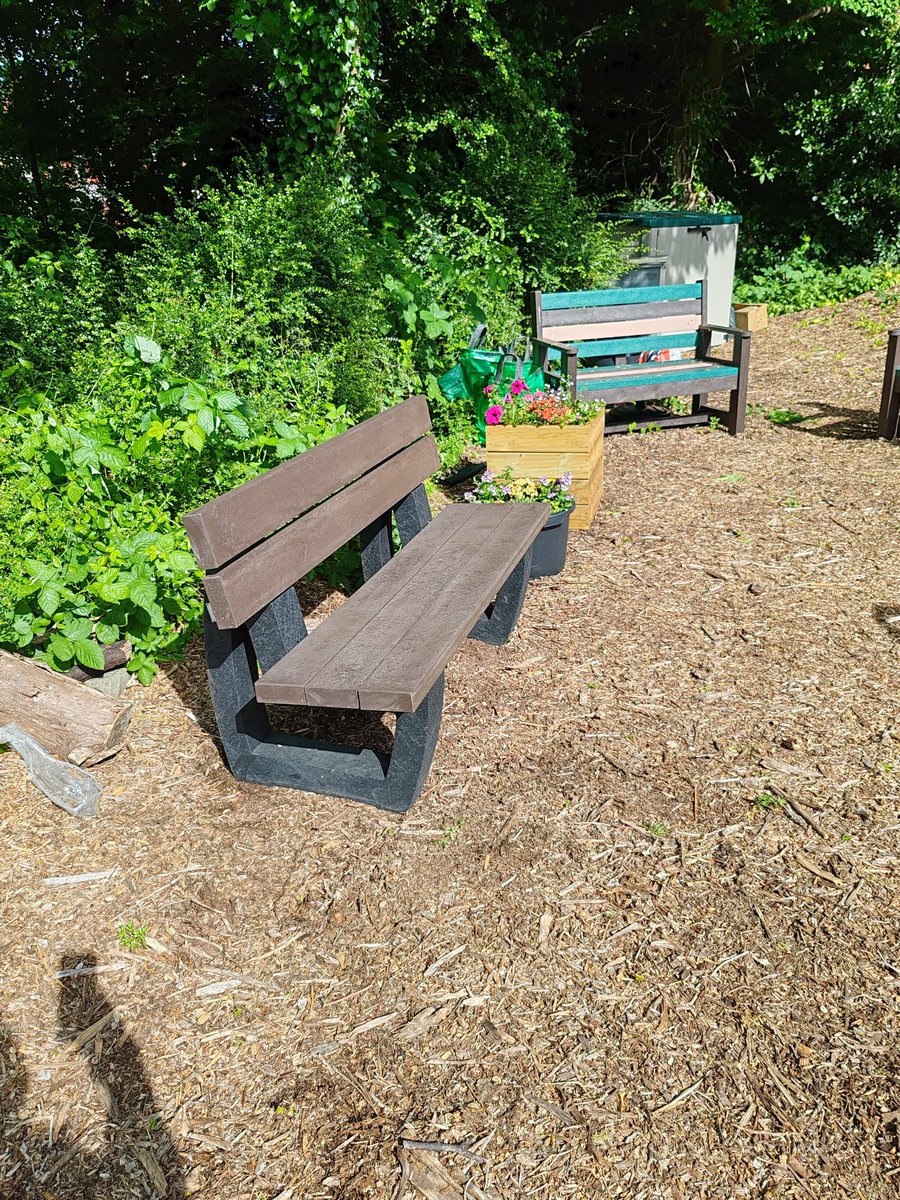 DPVC's tweet image. Thanks to @Keep_Wales_Tidy and Second Life Wales we have our third bench in our community garden @StPetersDinas it&apos;s looking amazing. Open to all. The  Rangers made bug boxes for the garden! @Girlguiding